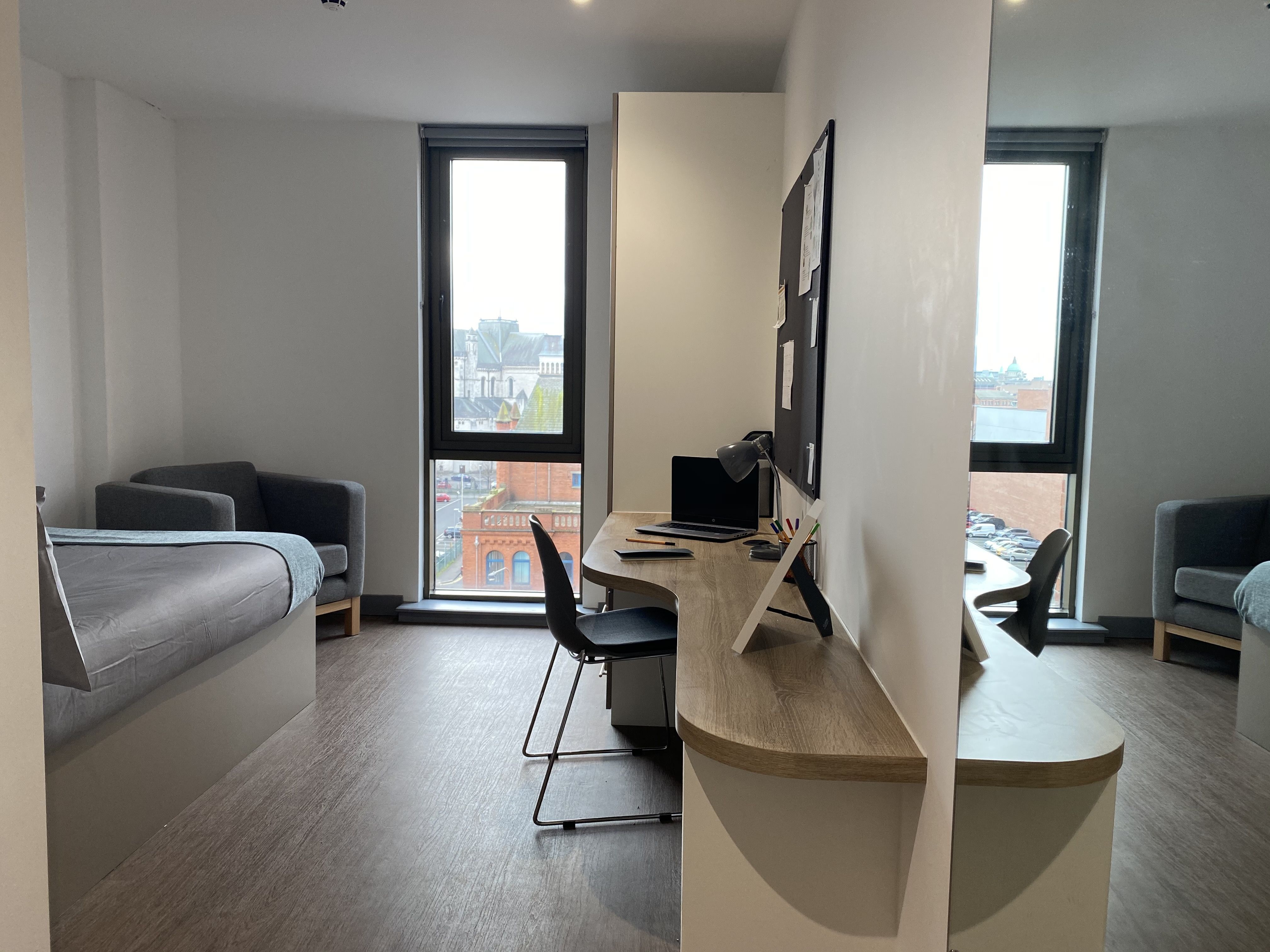 Ensuite Gold - City View